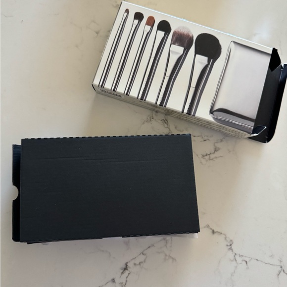 Bobby Brown Silver Travel Makeup Brush Set - Picture 5 of 10